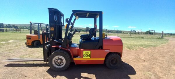Manhand 5 Ton Forklift - Image 2