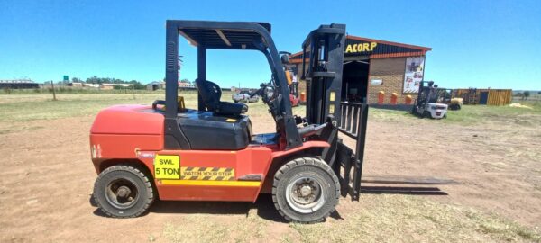 Manhand 5 Ton Forklift - Image 5
