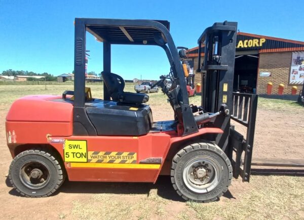 Manhand 5 Ton Forklift