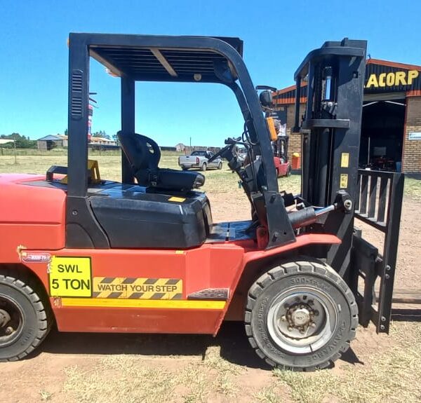 Manhand 5 Ton Forklift